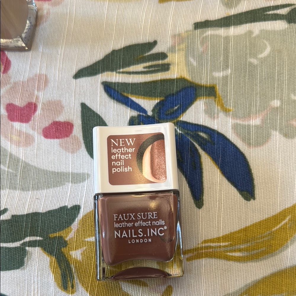 Faux Sure Leather Effect Nail Polish - Brown